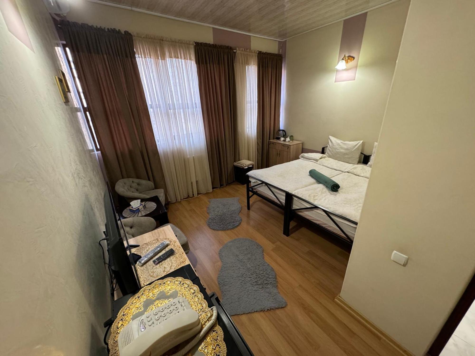 Alem Hotel Єреван Екстер'єр фото